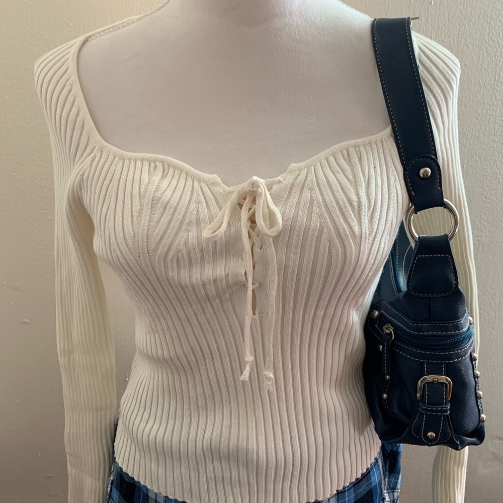 Chic White Sweater brand New without tag size M